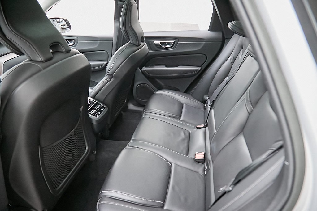 2023 VOLVO XC60 - Image 19