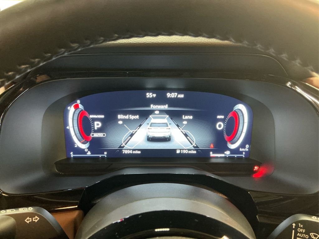 2024 Nissan Pathfinder Platinum photo 11