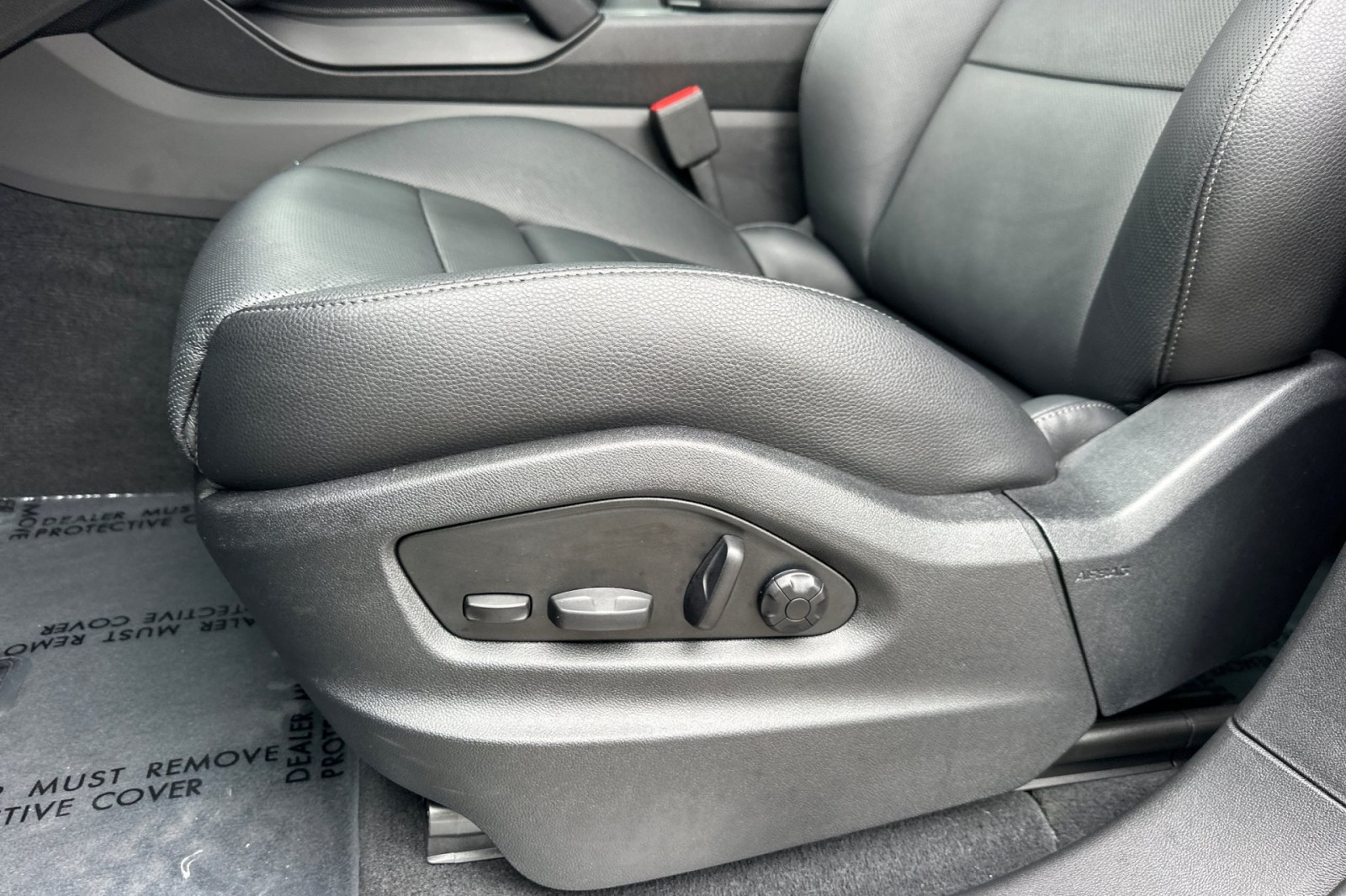 2025 Porsche Cayenne Turbo photo 14