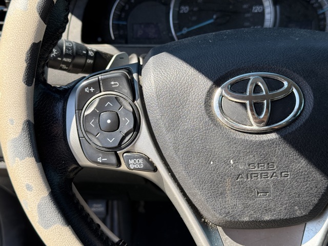 2014 Toyota Camry SE photo 14