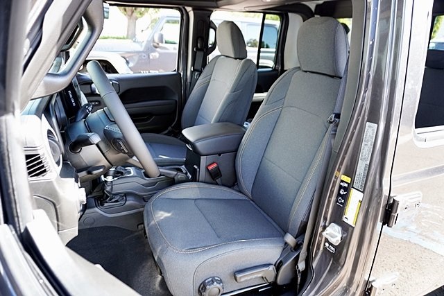 New 2025 Granite Crystal Metallic Clear-Coat Exterior Paint Jeep Sport S image 19