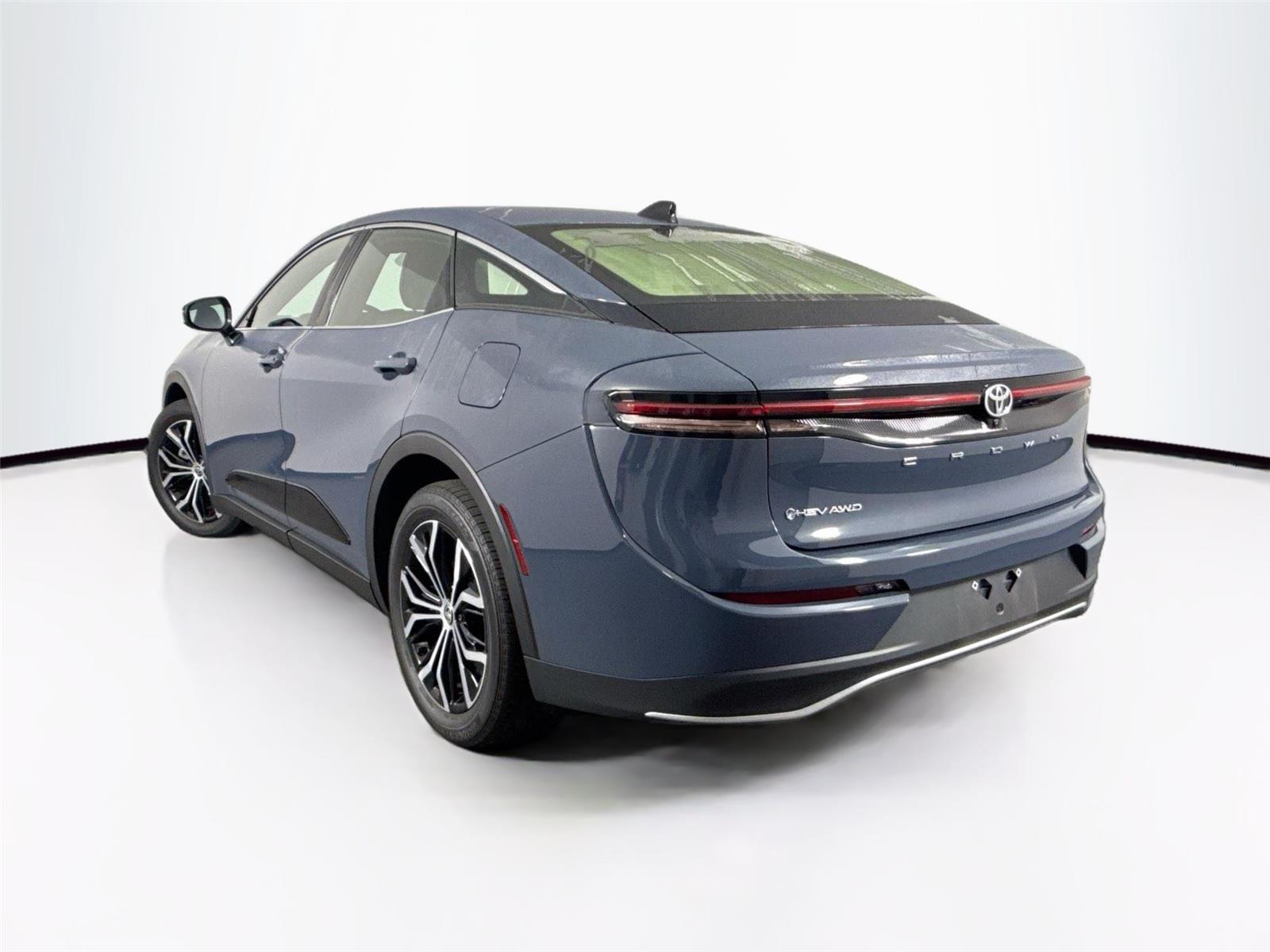 2025 Toyota Crown XLE photo 8