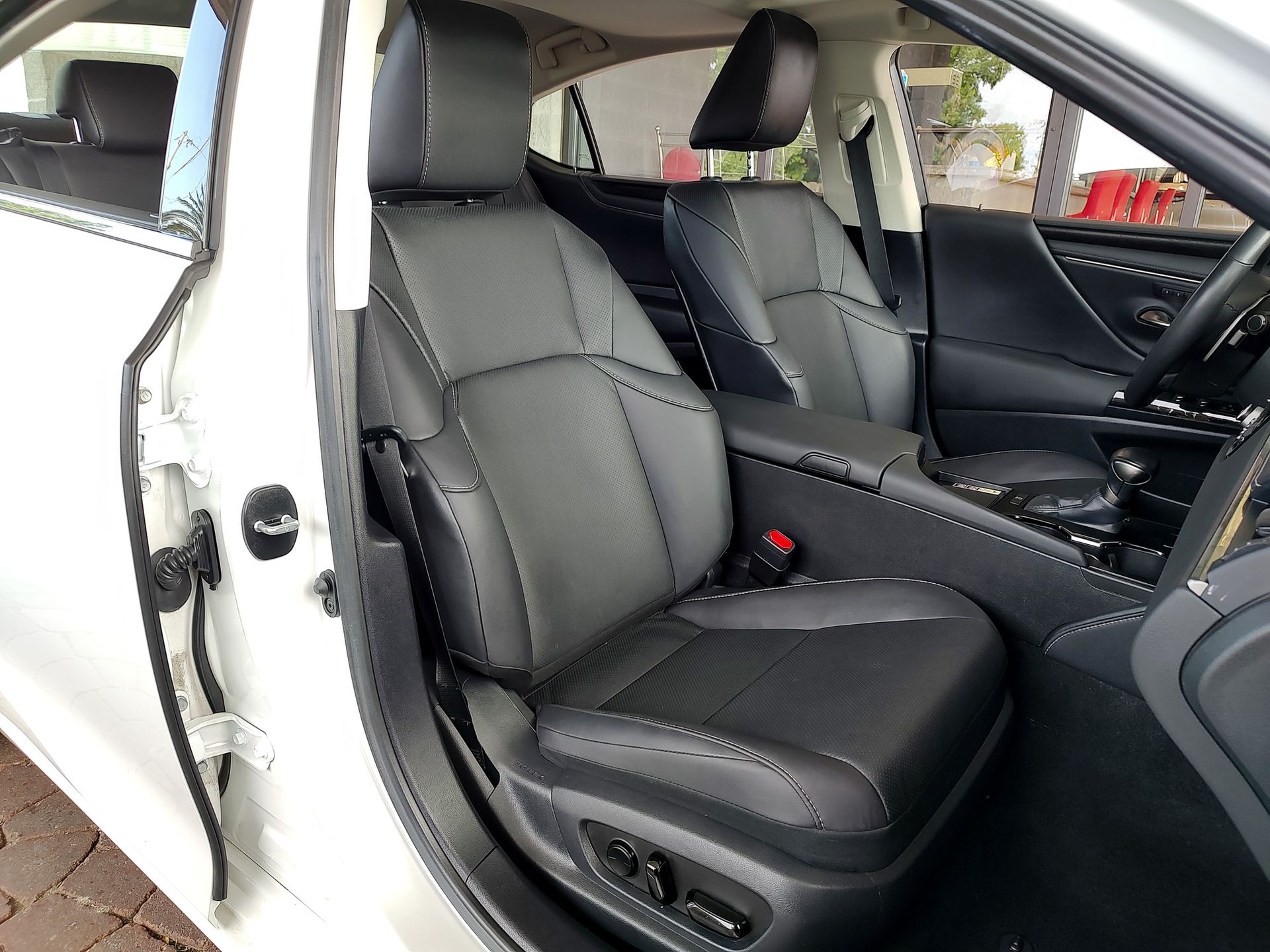 2023 Lexus ES 250 AWD photo 10
