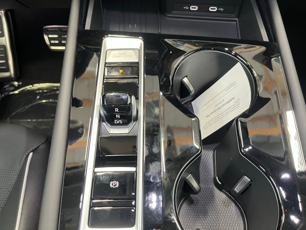 2025 Volkswagen Atlas SEL Premium R-Line photo 12