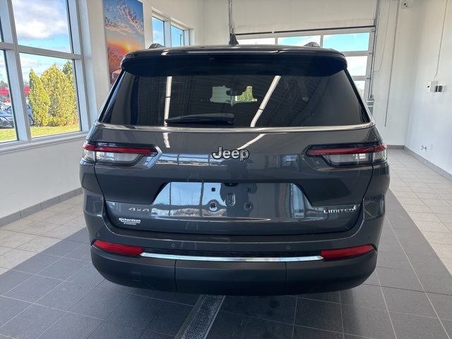 2023 Jeep Grand Cherokee Limited photo 4