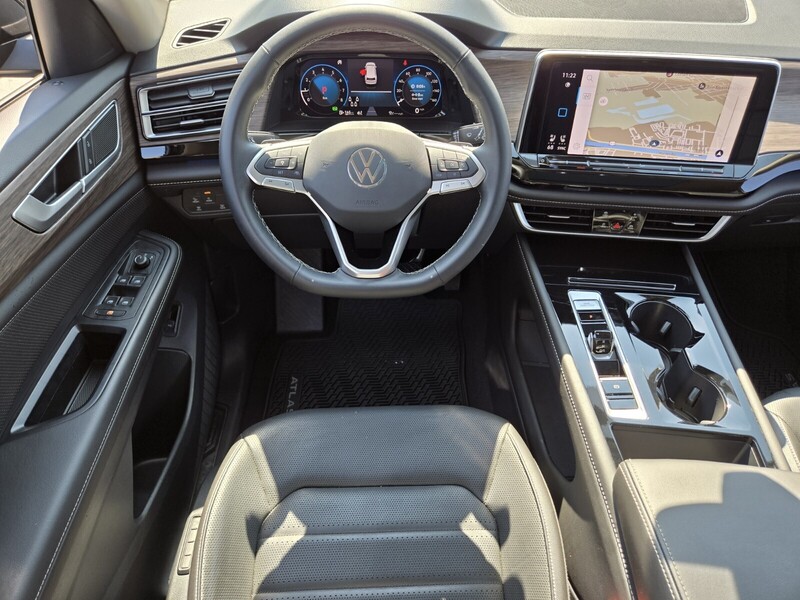 2025 Volkswagen Atlas SEL photo 10