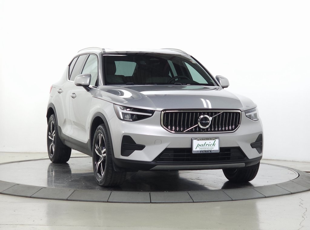 2025 Volvo XC40 Core