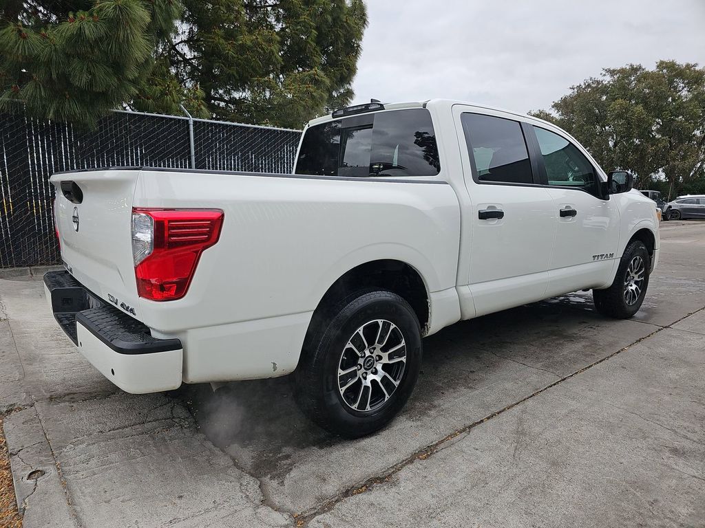 2023 Nissan Titan SV photo 4