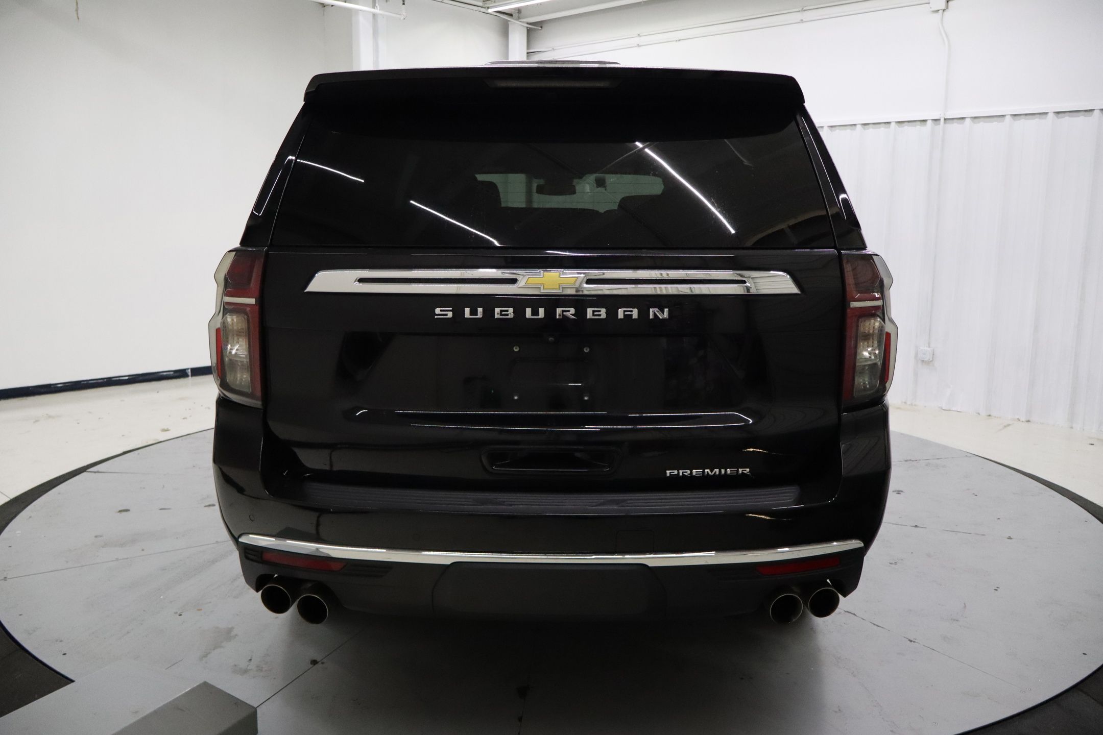 2024 Chevrolet Suburban Premier photo 3