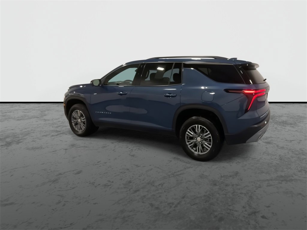 2024 Chevrolet Traverse photo 2