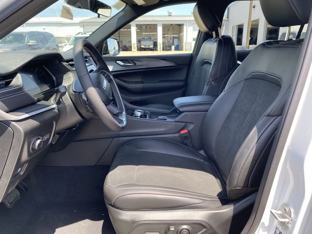 2025 Jeep Grand Cherokee Altitude photo 4