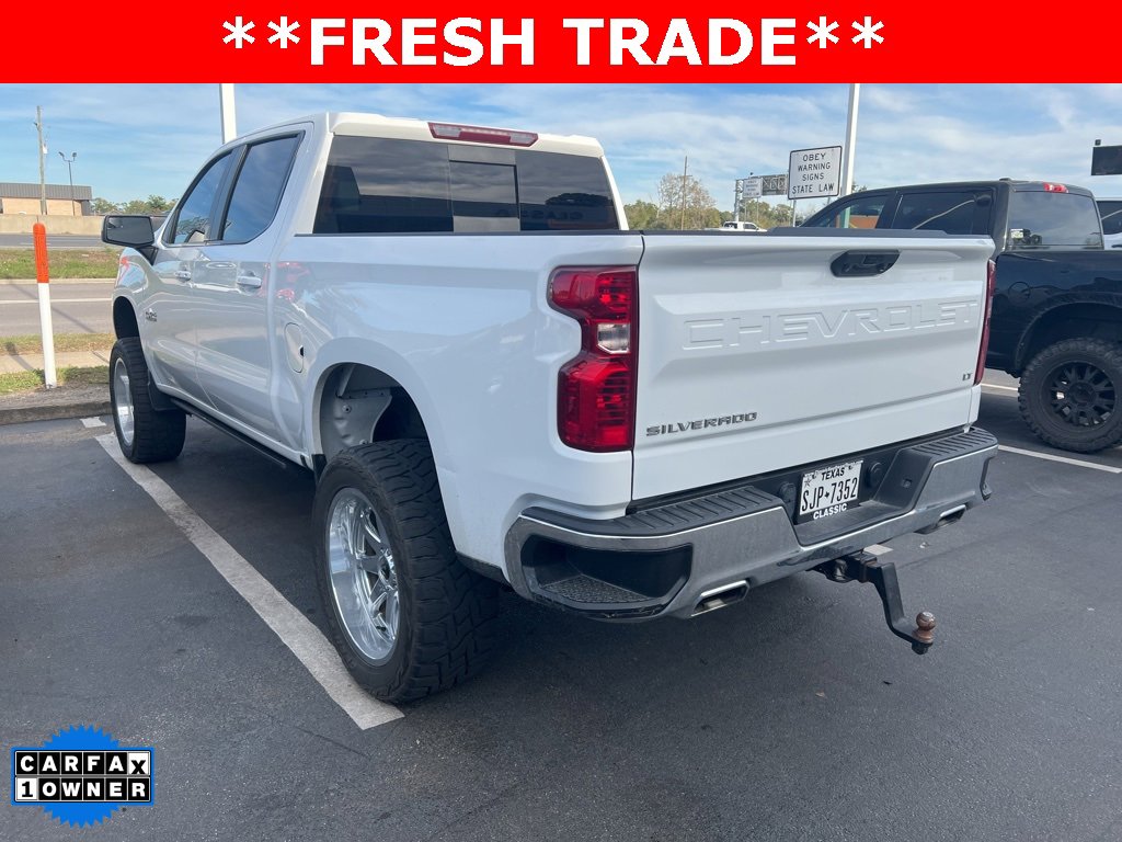 2022 Chevrolet Silverado 1500 LT photo 2