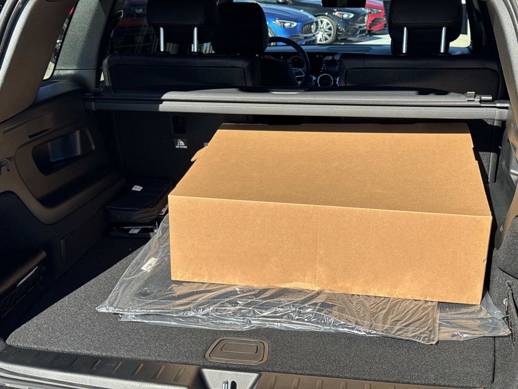 2026 Mercedes Benz GLB 250 4MATIC photo 3