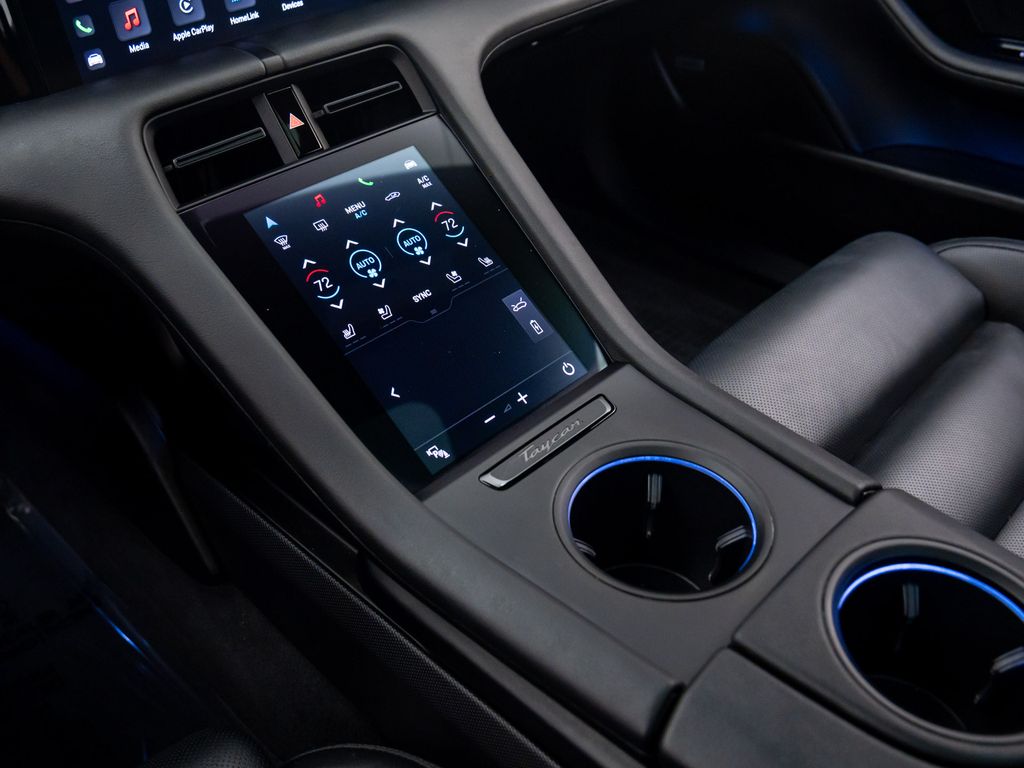 2021 Porsche Taycan Base photo 11