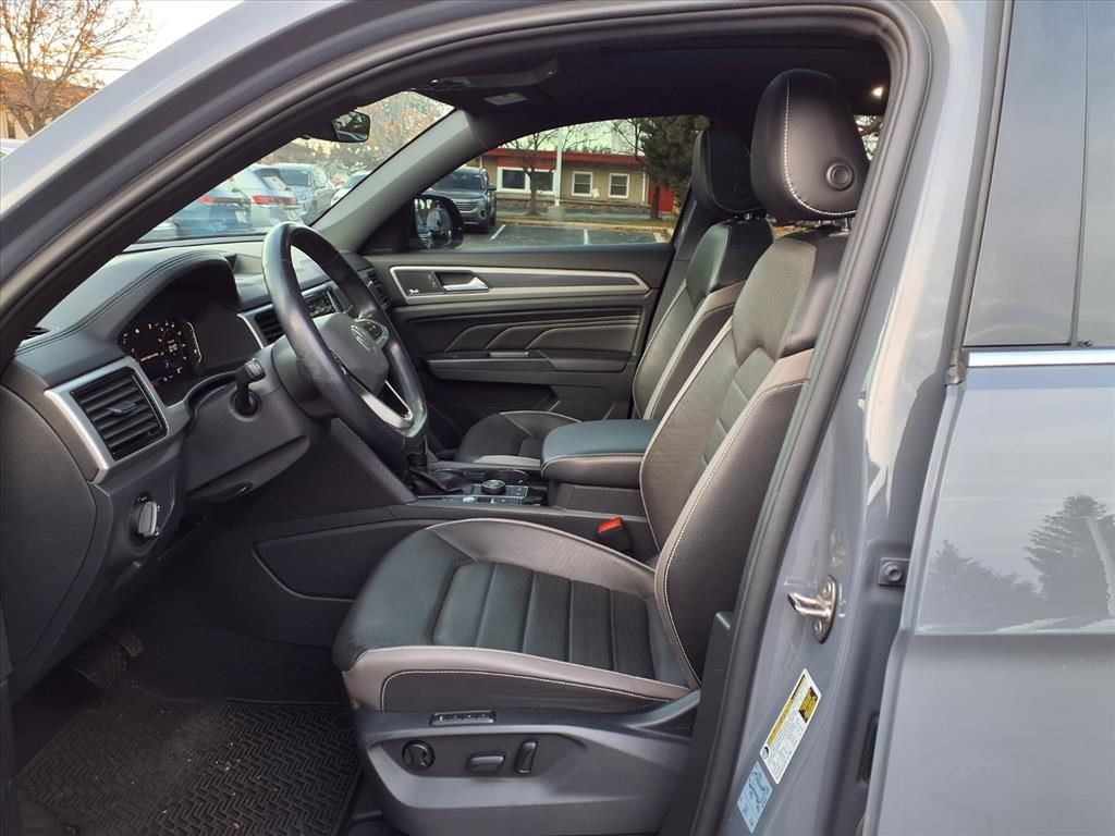 2020 Volkswagen Atlas Cross Sport V6 SEL Premium photo 4
