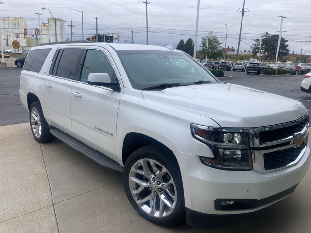 2019 Chevrolet Suburban LT photo 2