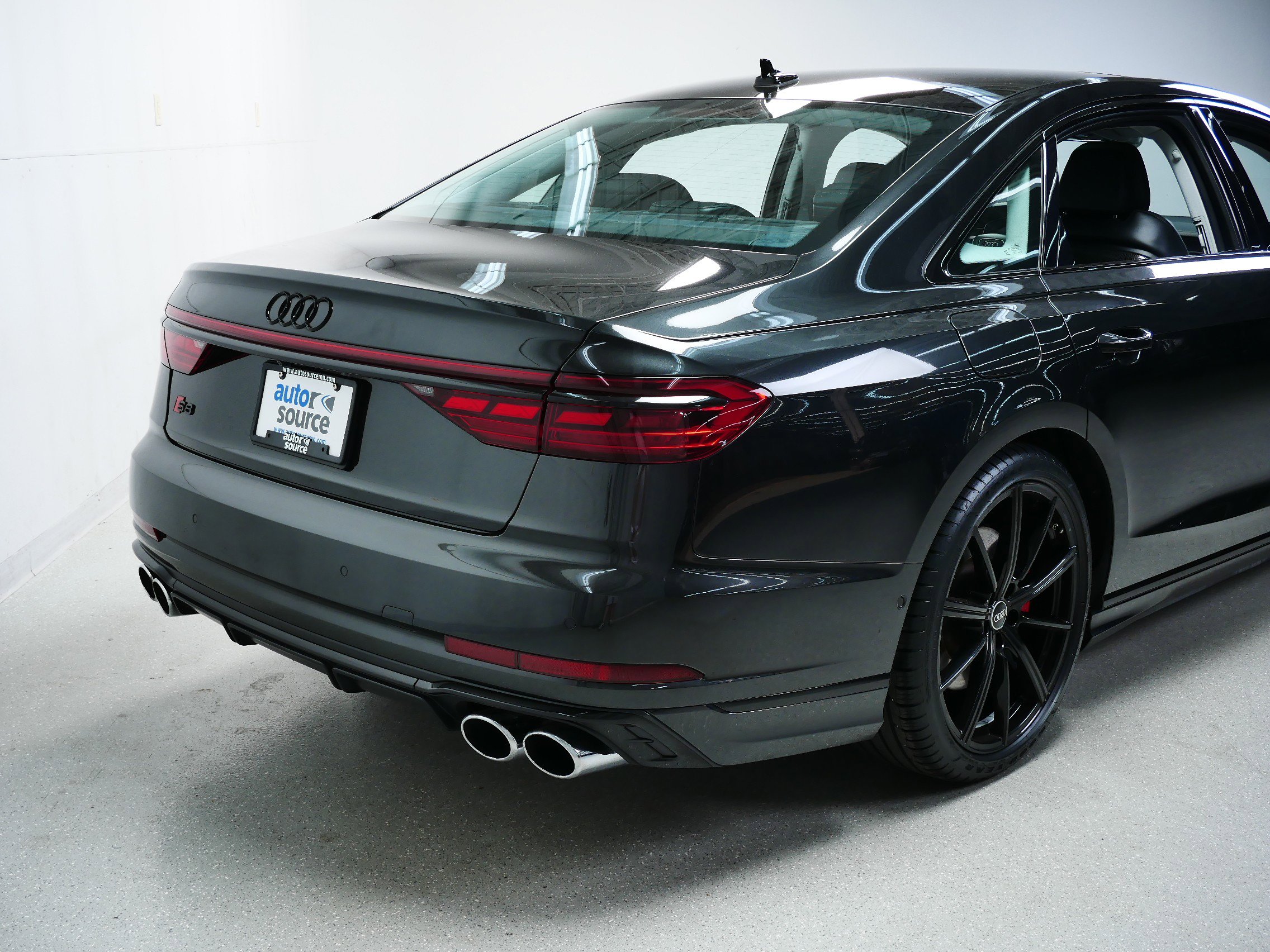 2022 Audi S8 4.0T Quattro photo 5