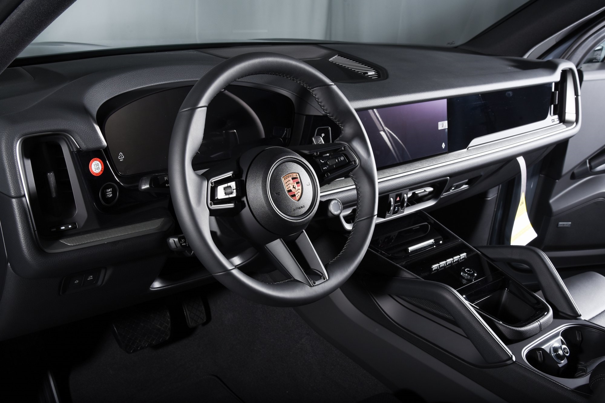 2025 Porsche Cayenne photo 4