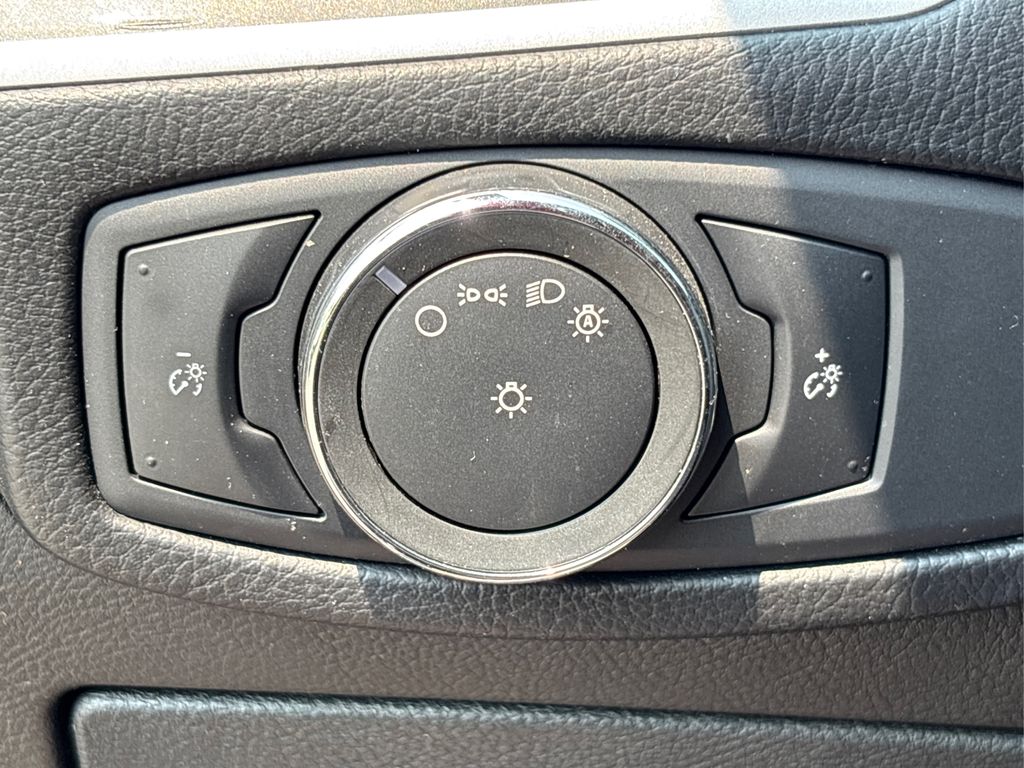 2015 Ford Edge SEL photo 22