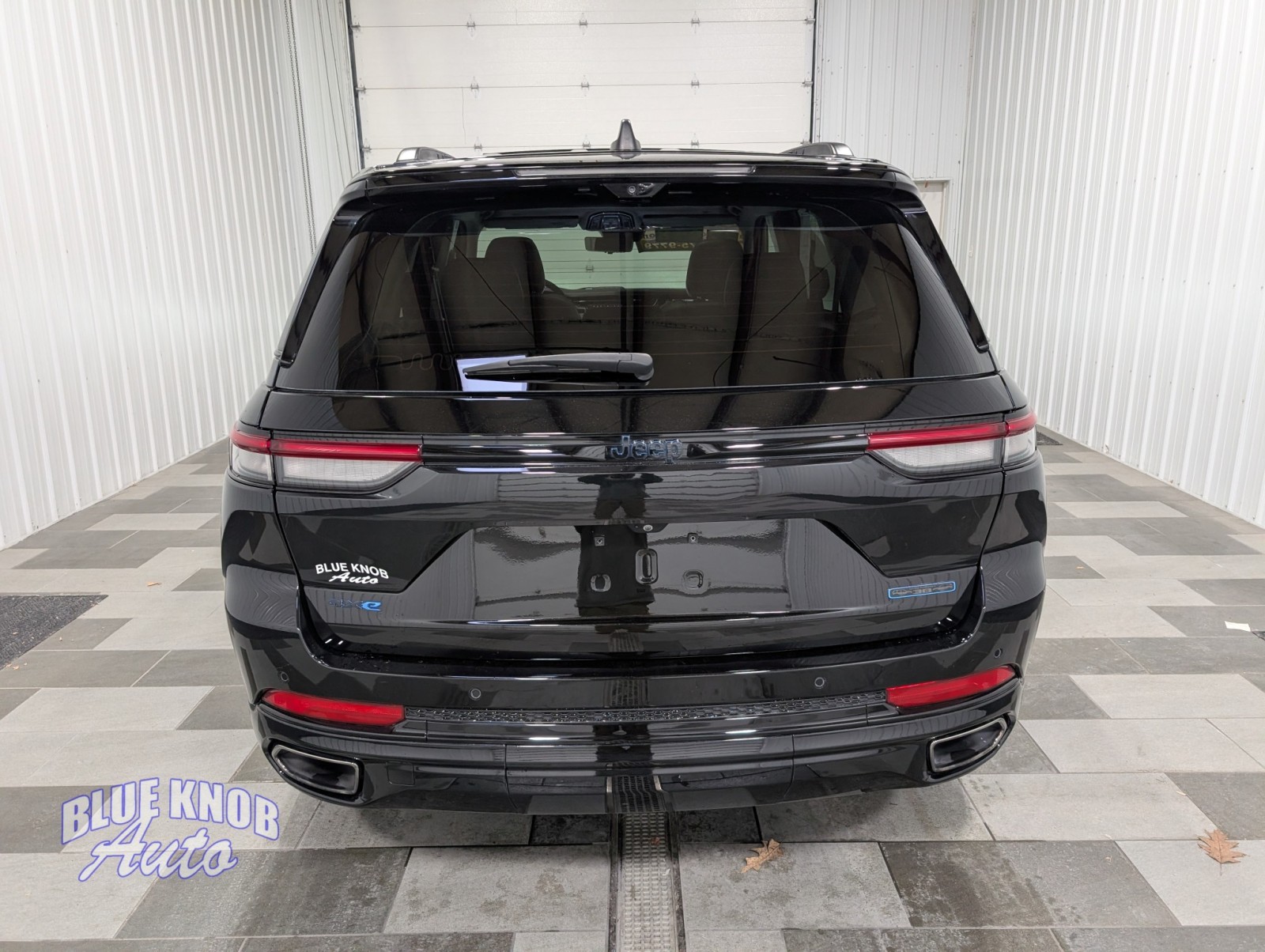 2023 Jeep Cherokee 80th Anniversary Edition photo 2