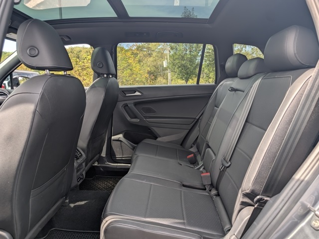 2020 Volkswagen Tiguan SE R-Line Black photo 21