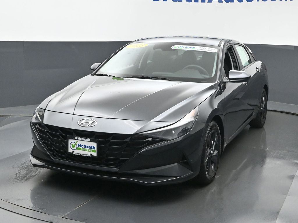 2023 Hyundai Elantra SEL photo 3