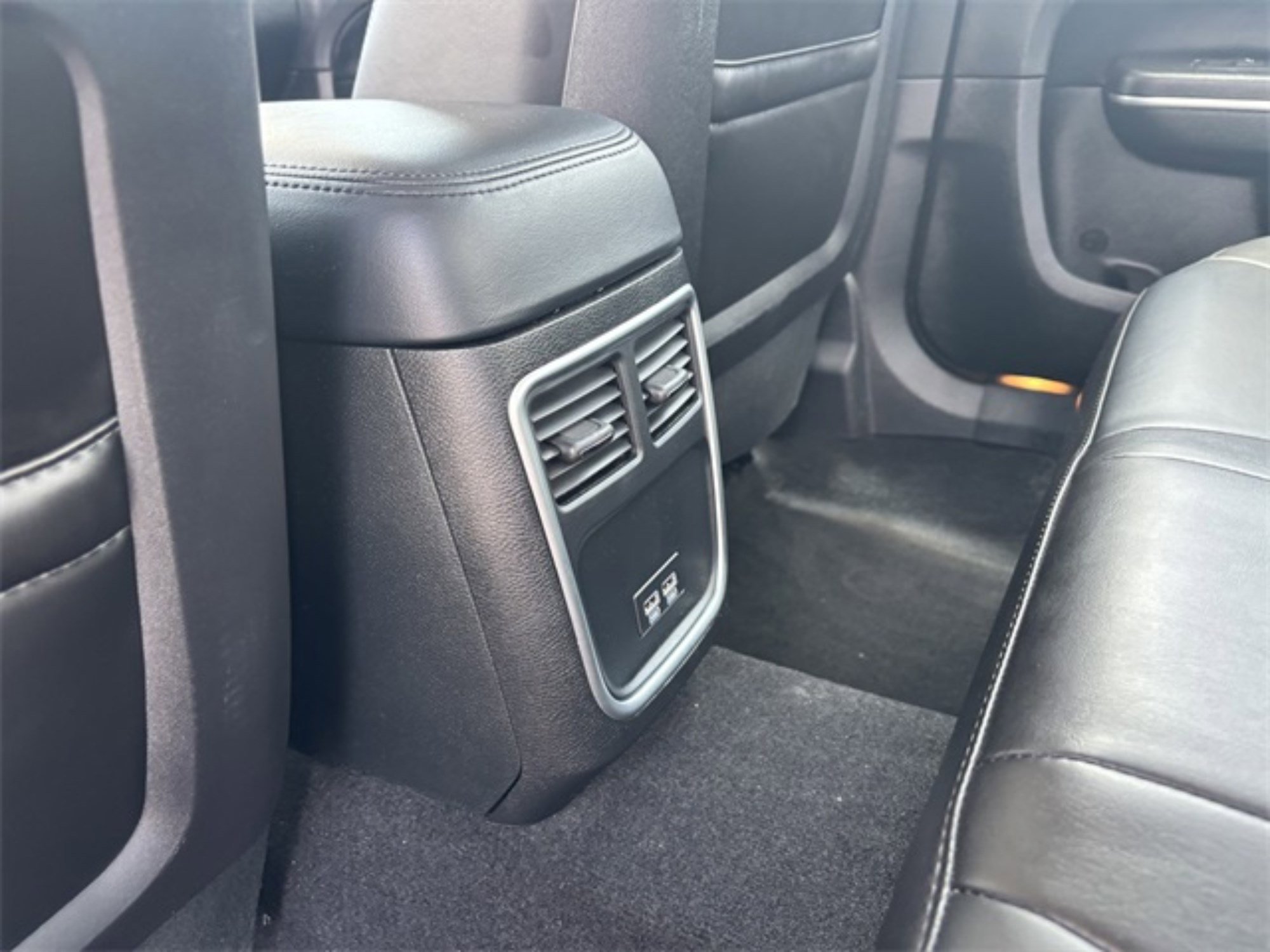 2023 Chrysler 300 Touring L photo 28