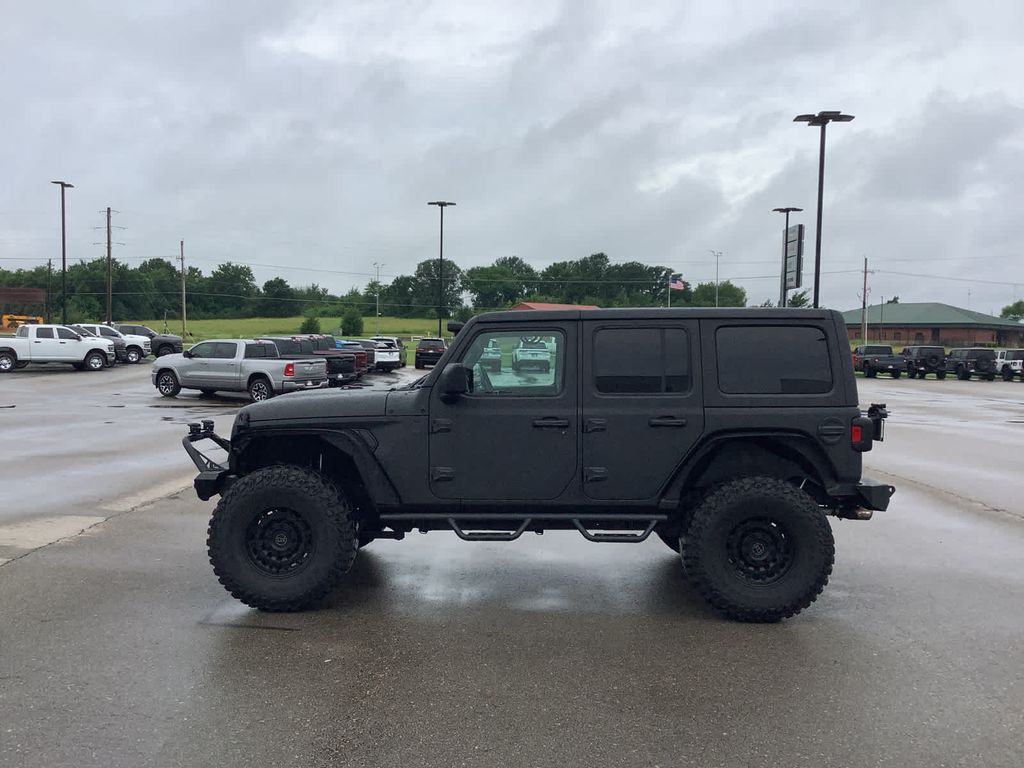 2020 Jeep Wrangler Unlimited Sahara photo 4