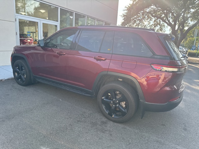 2023 Jeep Grand Cherokee Altitude photo 2