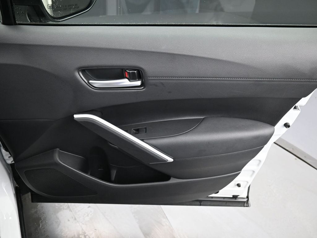 2023 Toyota Corolla Cross XLE photo 34