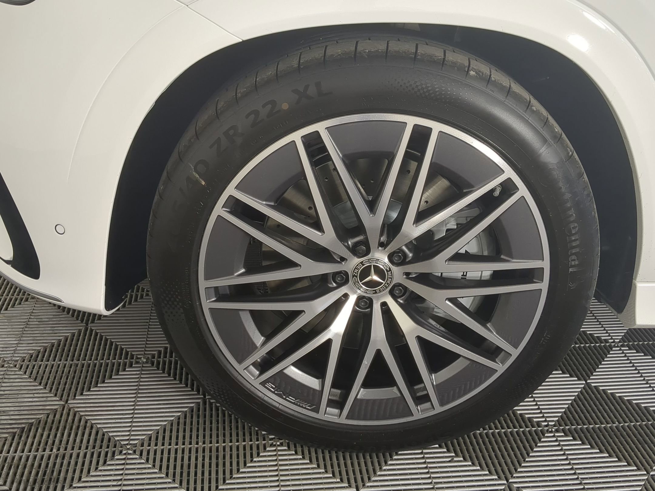 2026 Mercedes Benz GLE AMG 53 4MATIC photo 3