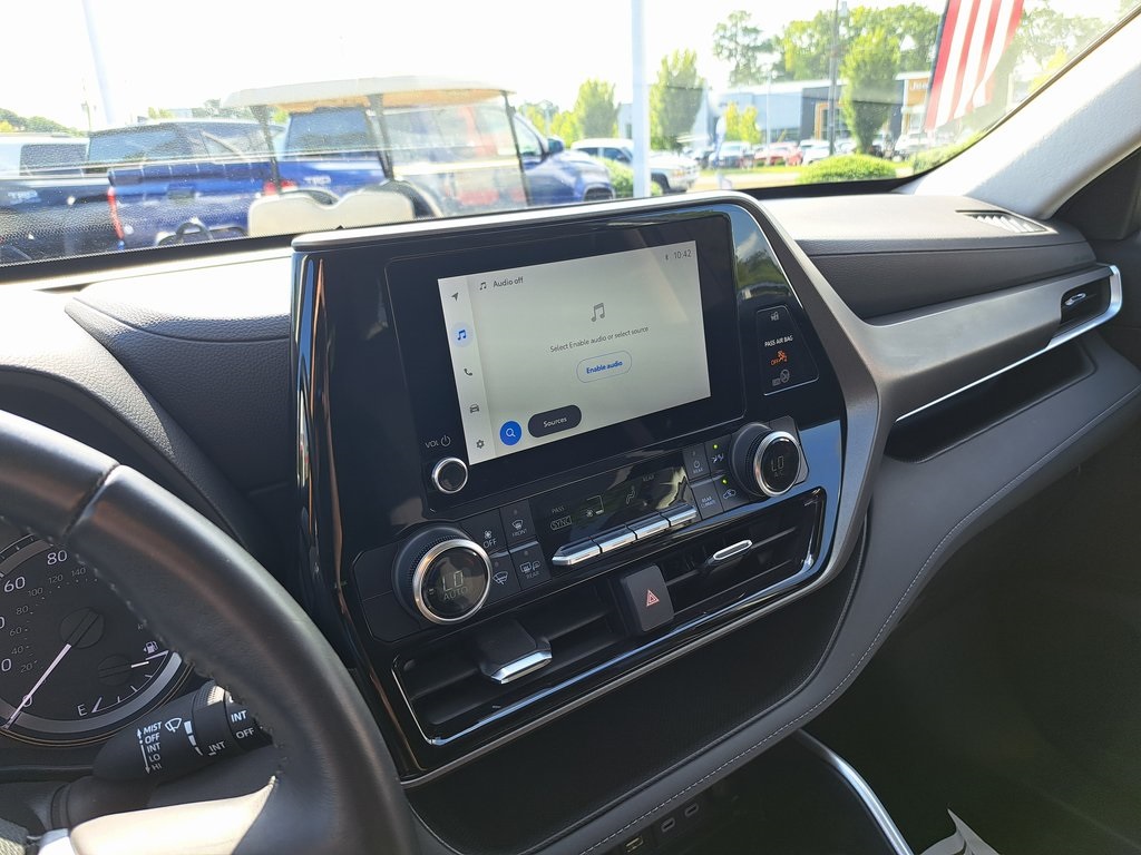 2023 Toyota Highlander LE photo 14