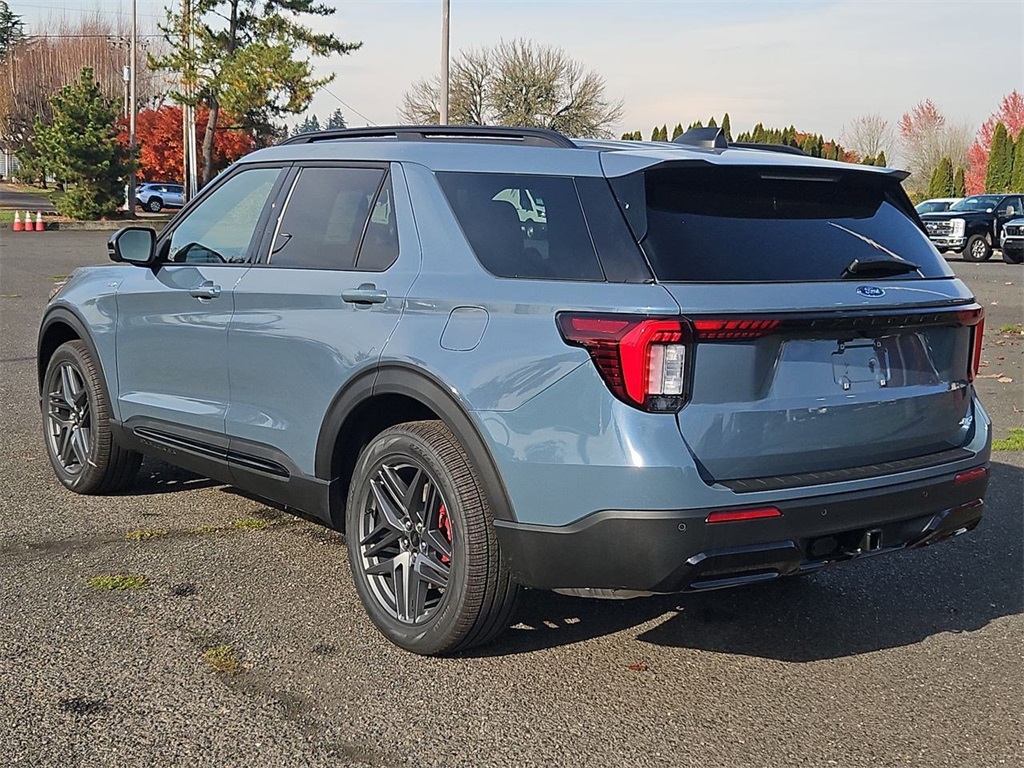 2025 Ford Explorer ST-Line photo 4