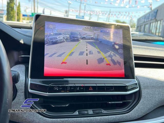 2022 Jeep Compass Latitude Lux photo 25