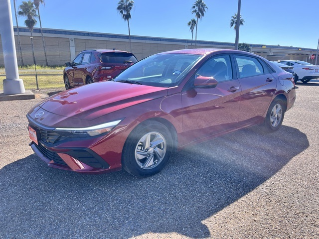 2025 Hyundai Elantra SE photo 3