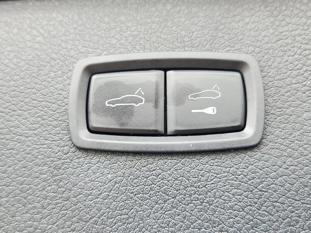 2023 Porsche Macan Base photo 29