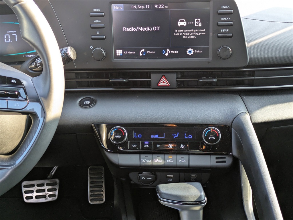 2025 Hyundai Elantra SEL Sport photo 16