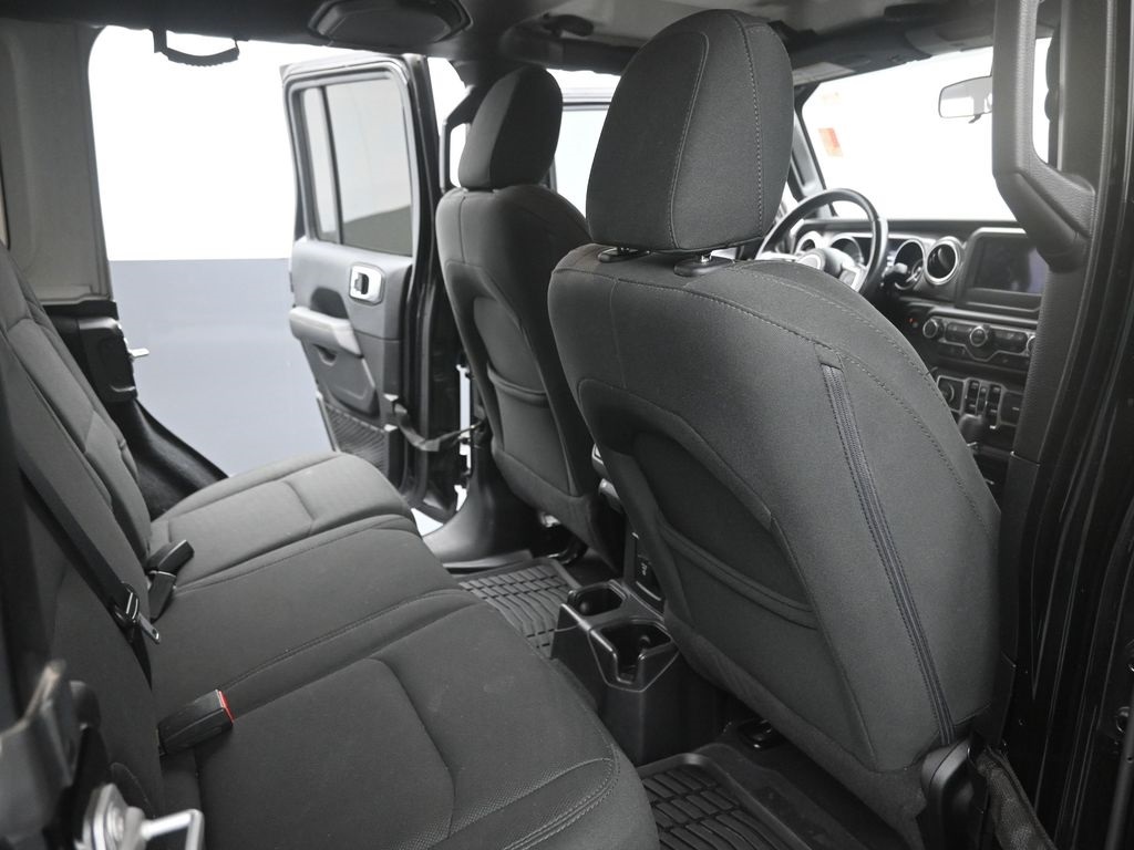 2019 Jeep Wrangler Unlimited Sahara photo 12