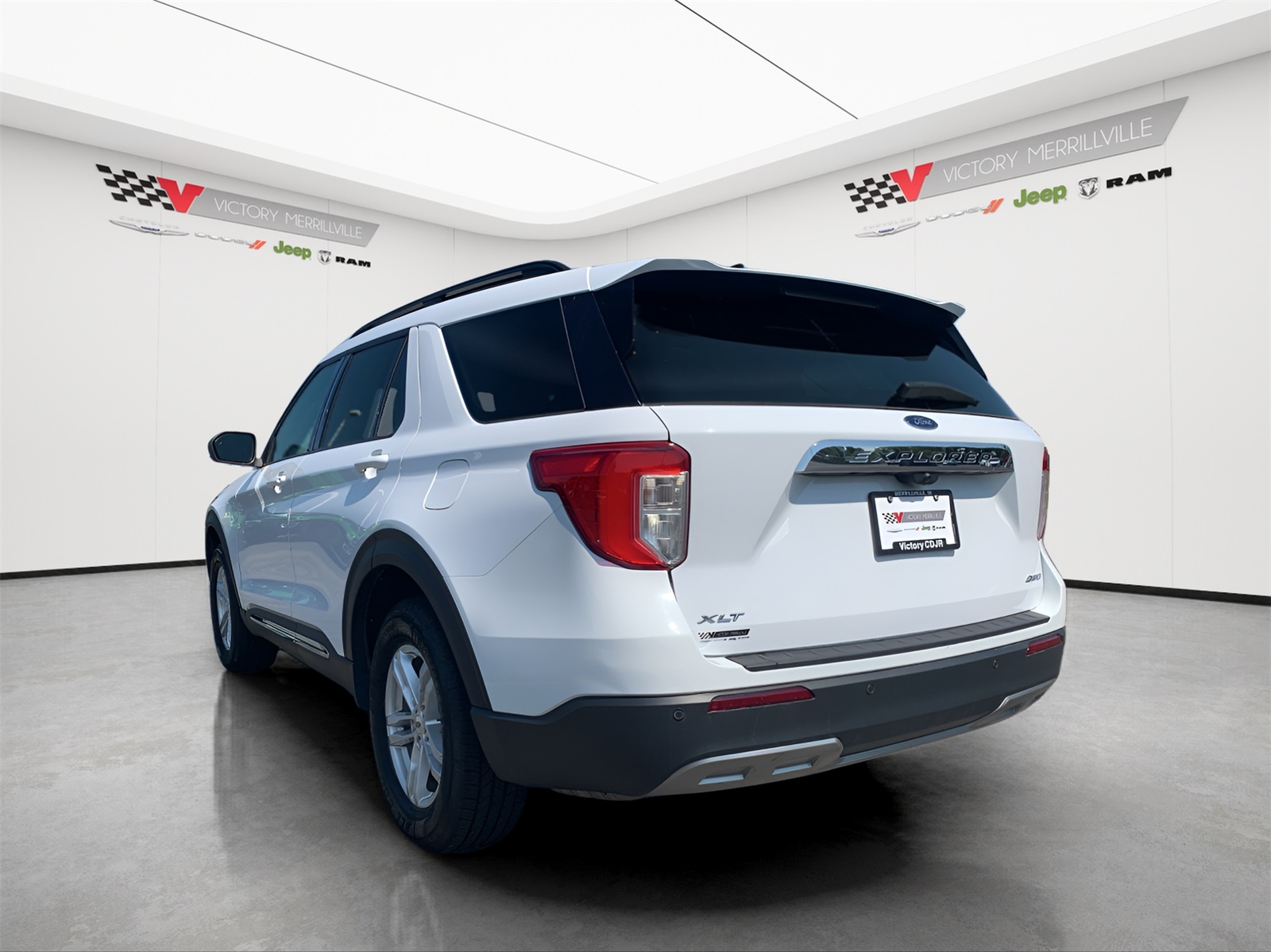 2023 Ford Explorer XLT photo 2