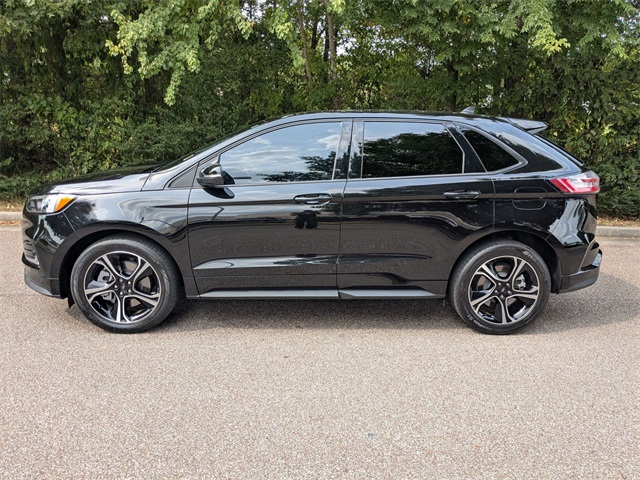 2023 Ford Edge ST photo 2