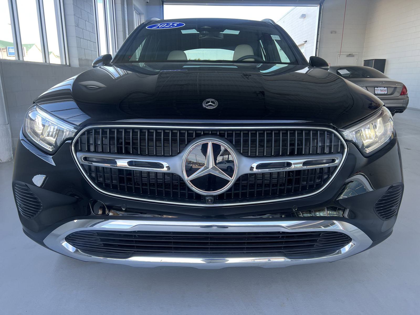 2025 Mercedes Benz GLC photo 4