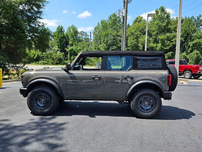 2025 Ford Bronco Base photo 2