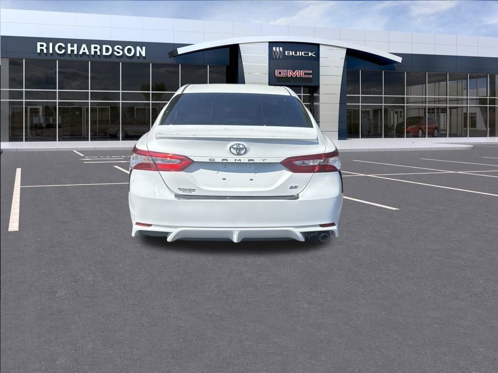 2020 Toyota Camry SE photo 4