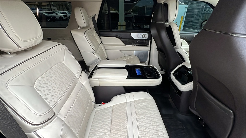 2024 Lincoln Navigator Black Label photo 4