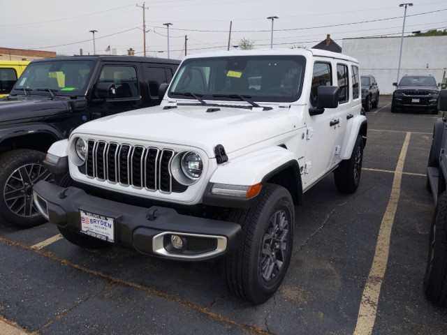 2024 Jeep Wrangler Sahara photo 6