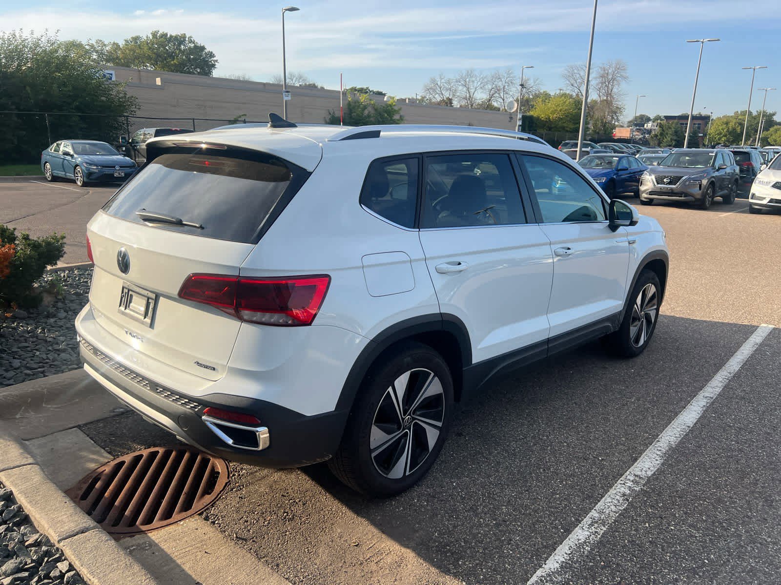 2024 Volkswagen Taos SE photo 3
