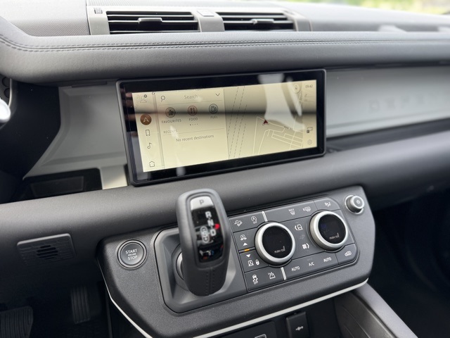 2024 Land Rover Defender 110 S photo 16