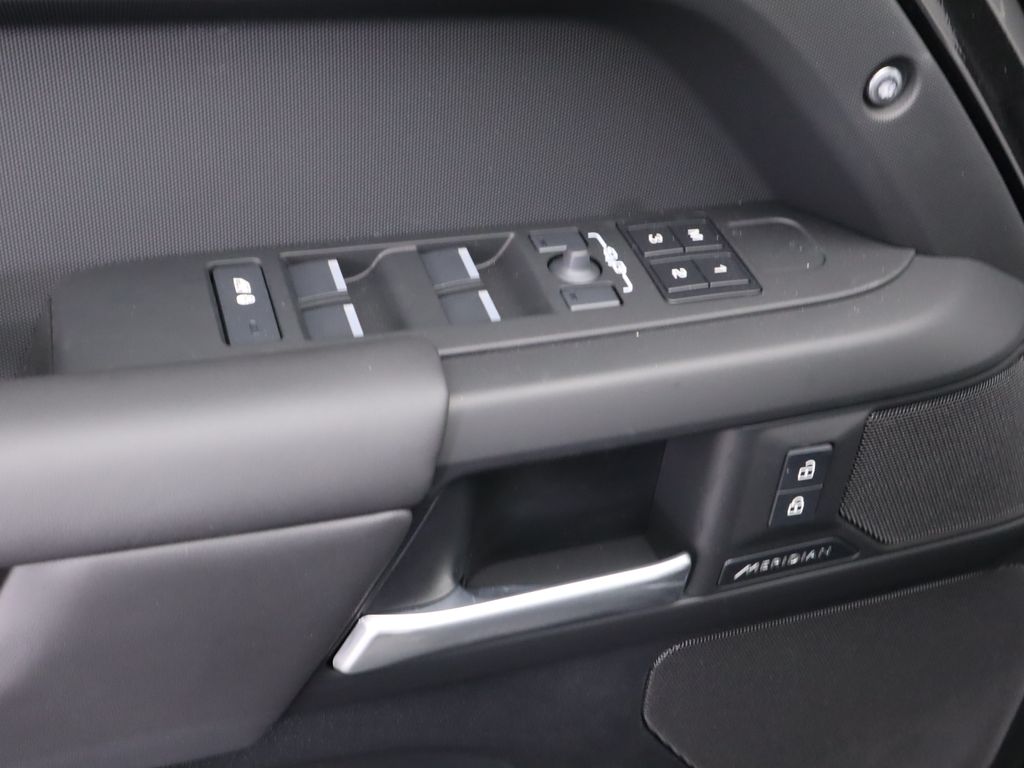 2025 Land Rover Defender 110 S photo 20