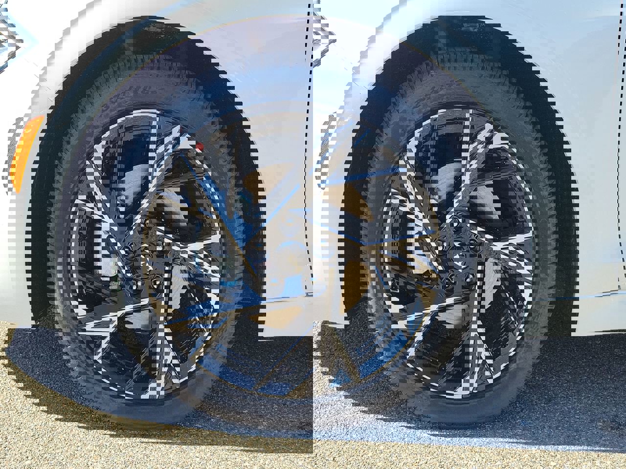 2025 Kia K5 GT-Line photo 11