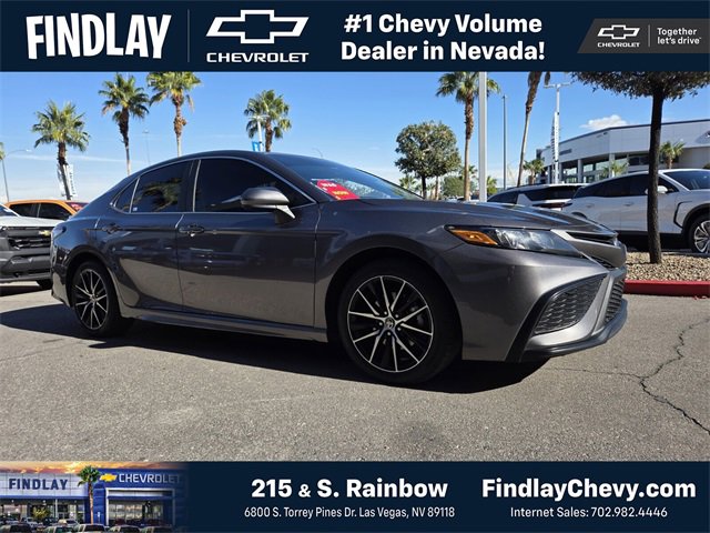 2021 Toyota Camry SE's photo